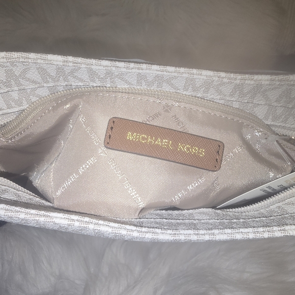 Michael Kors Cream Shoulder Bag - Picture 9 of 13